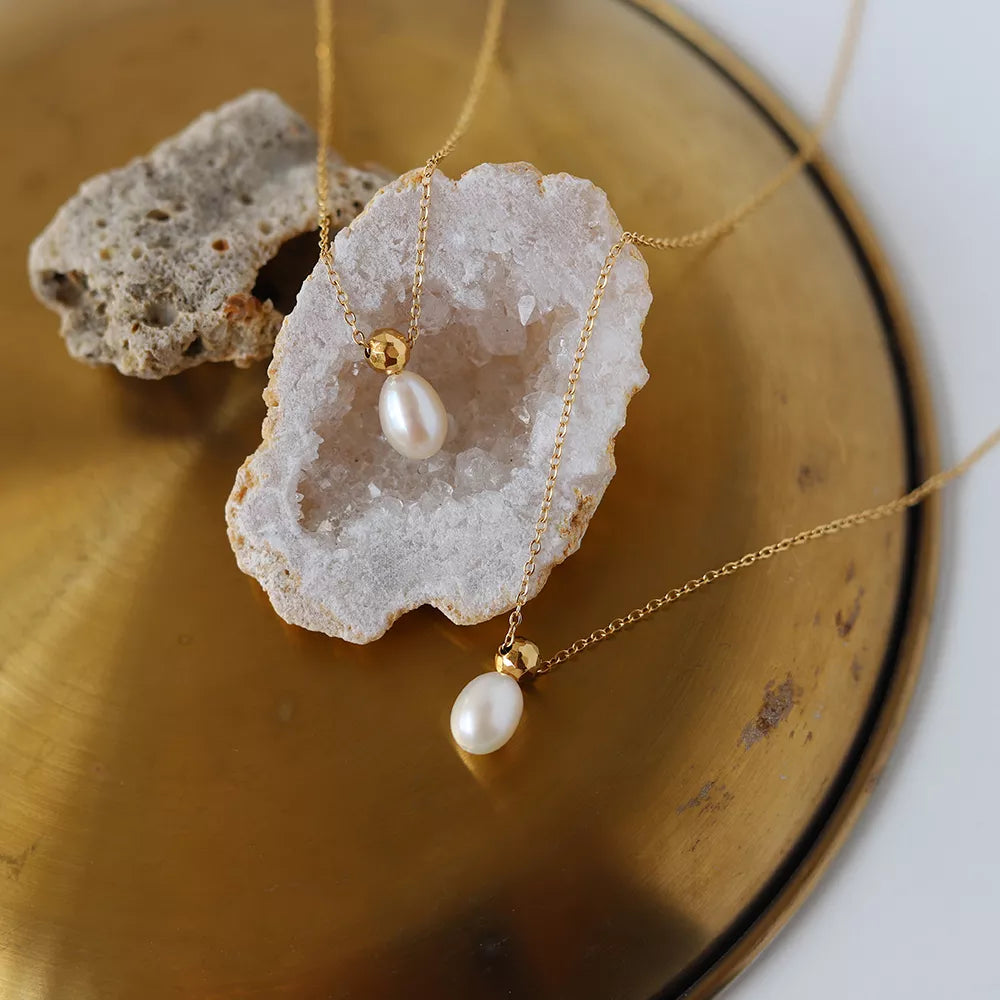 Vintage Freshwater Pearl necklace - RosyWine