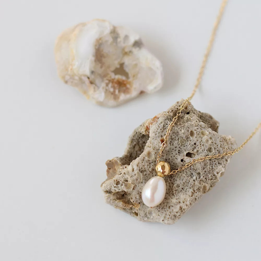 Vintage Freshwater Pearl necklace - RosyWine