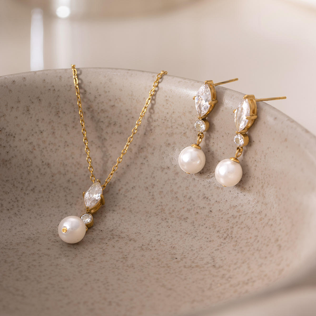 Skye Pearl Earrings
