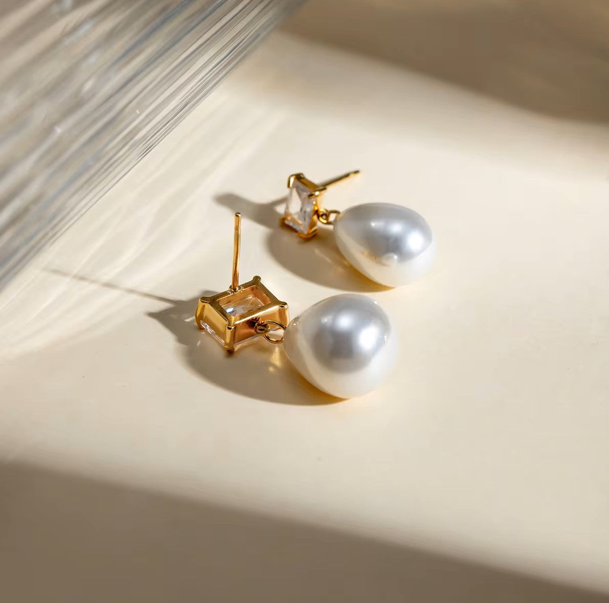 Diana Pearl Earrings