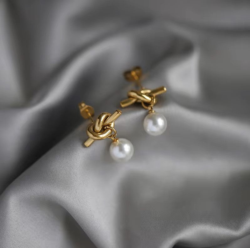 Knot Pearl Earrings