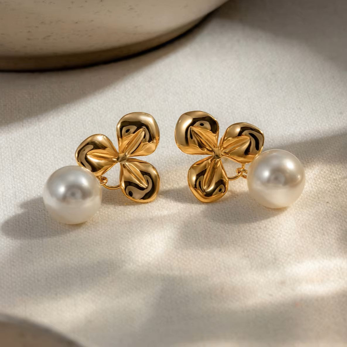 Gilbert Pearl Earrings