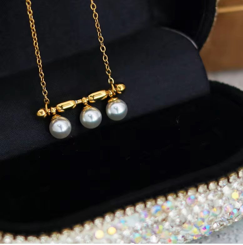 Isadora Pearl Necklace