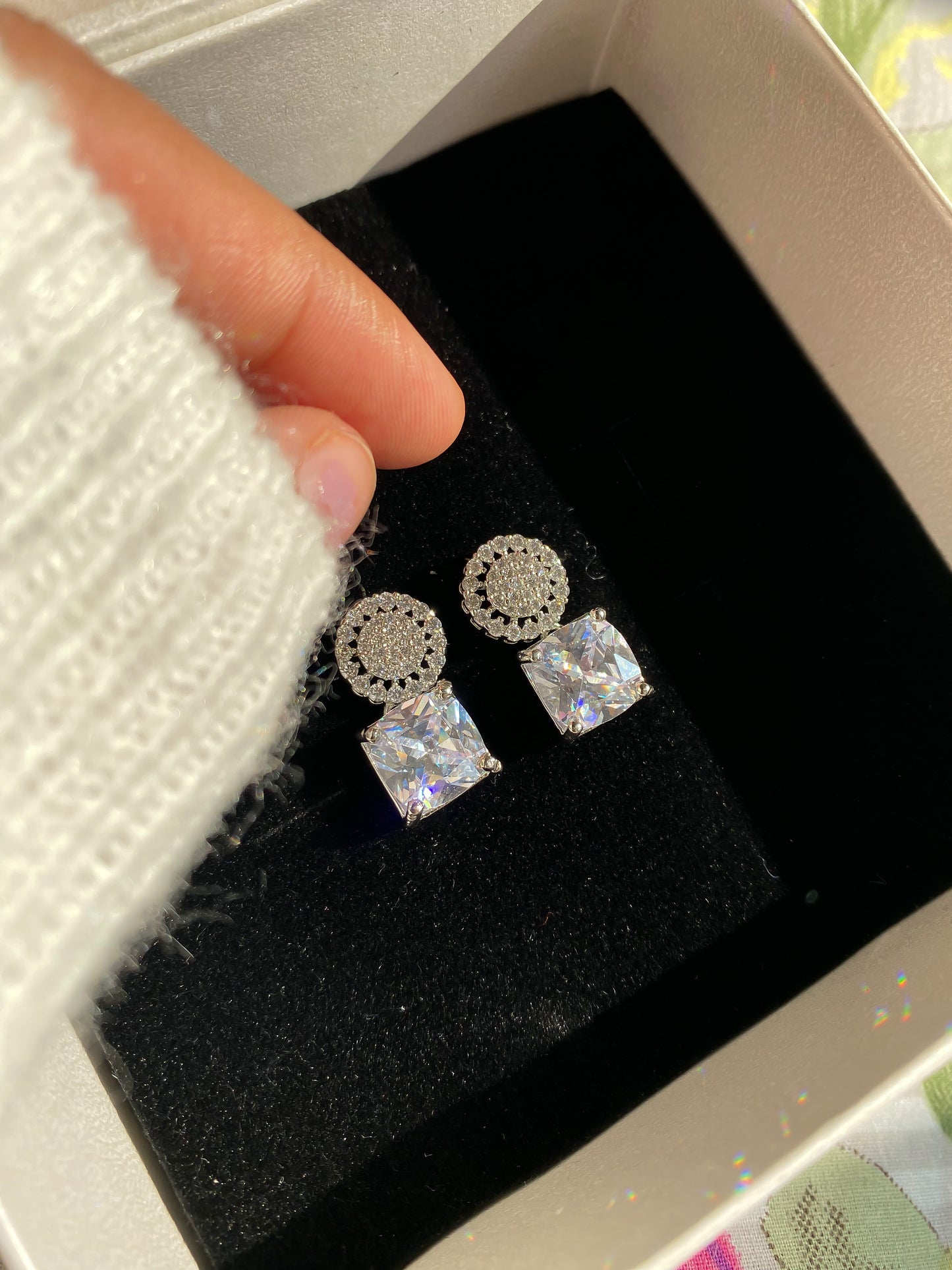 Savi diamond earrings - RosyWine 