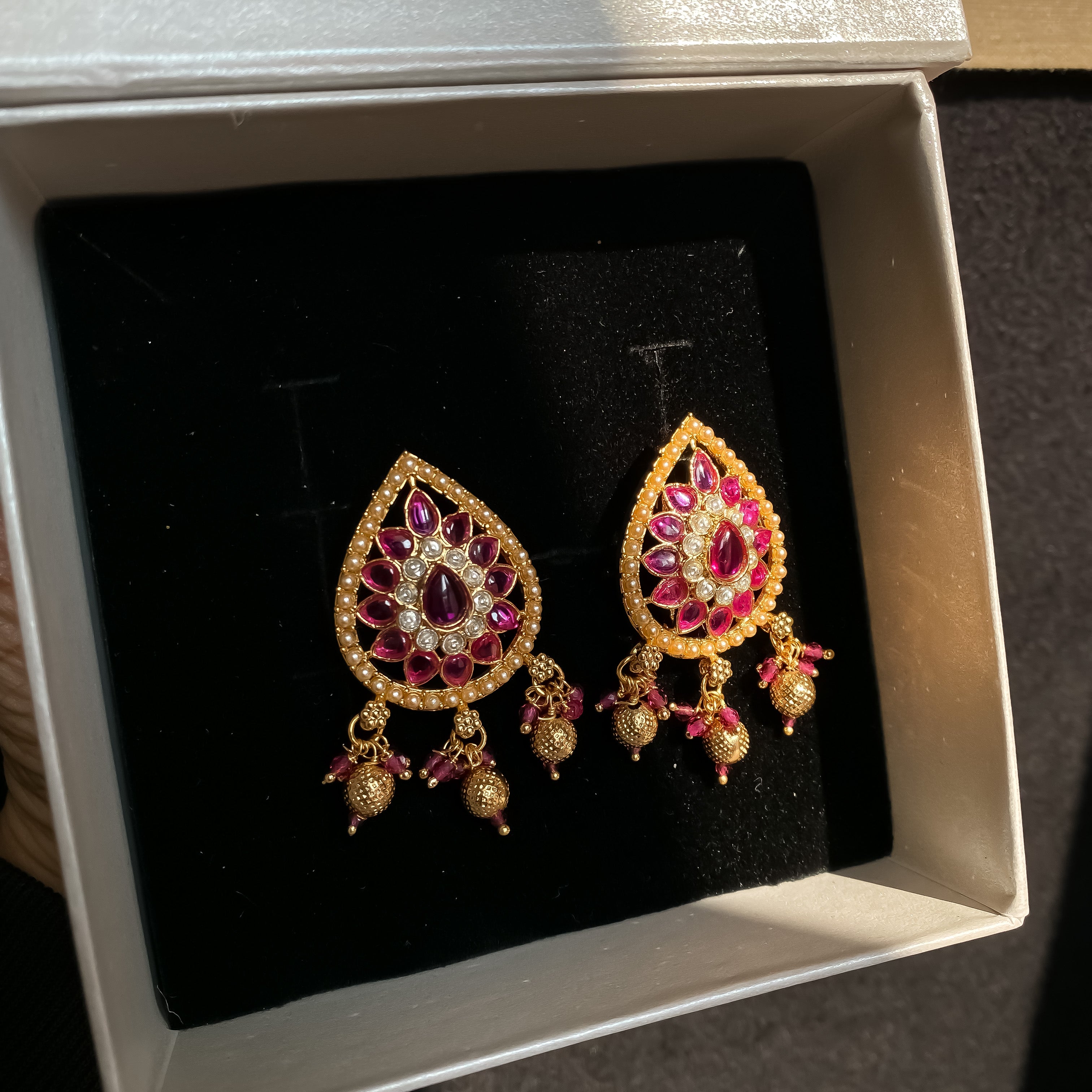 Noor antique earrings - RosyWine 