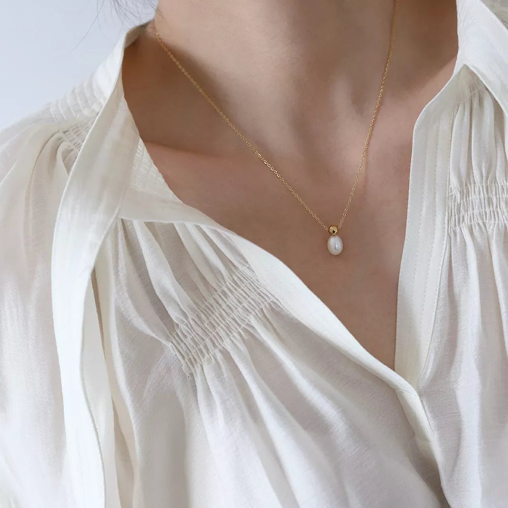 Anushka Sharma Silver Drop of Pearl Pendant with Link Chain – GIVA Jewellery